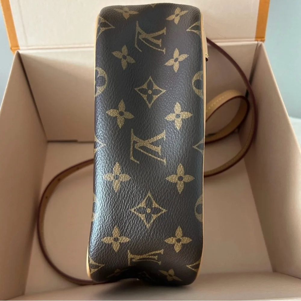 Louis Vuitton Mini Deauville Crossbody - Picture 3 of 13